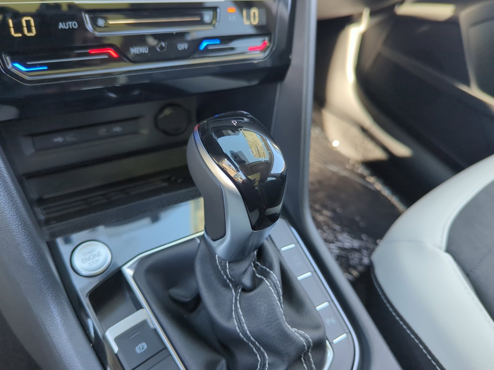 New 2026 Volkswagen Taos SE FWD image 15