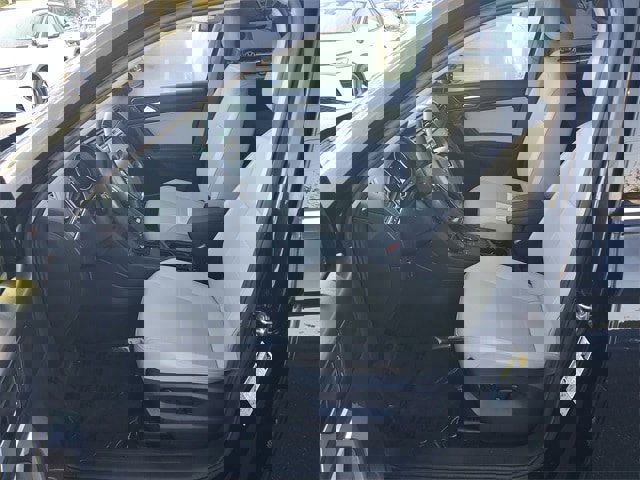 Used 2018 Volkswagen Tiguan SE image 17