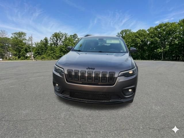 Used 2019 Jeep Cherokee Latitude Plus AWD/4WD image 3