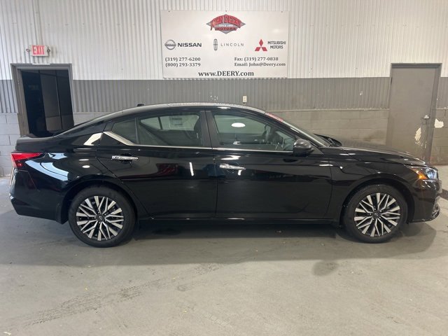 New 2025 Nissan Altima 2.5 SV image 2