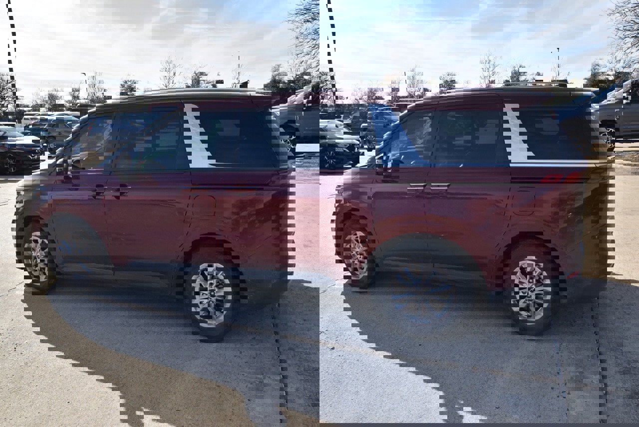 Used 2022 Kia Carnival LX image 10