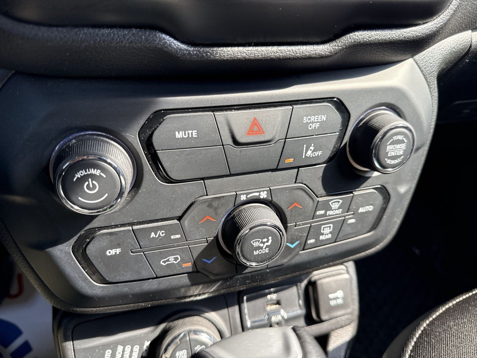 Used 2023 Jeep Renegade Trailhawk AWD/4WD image 19