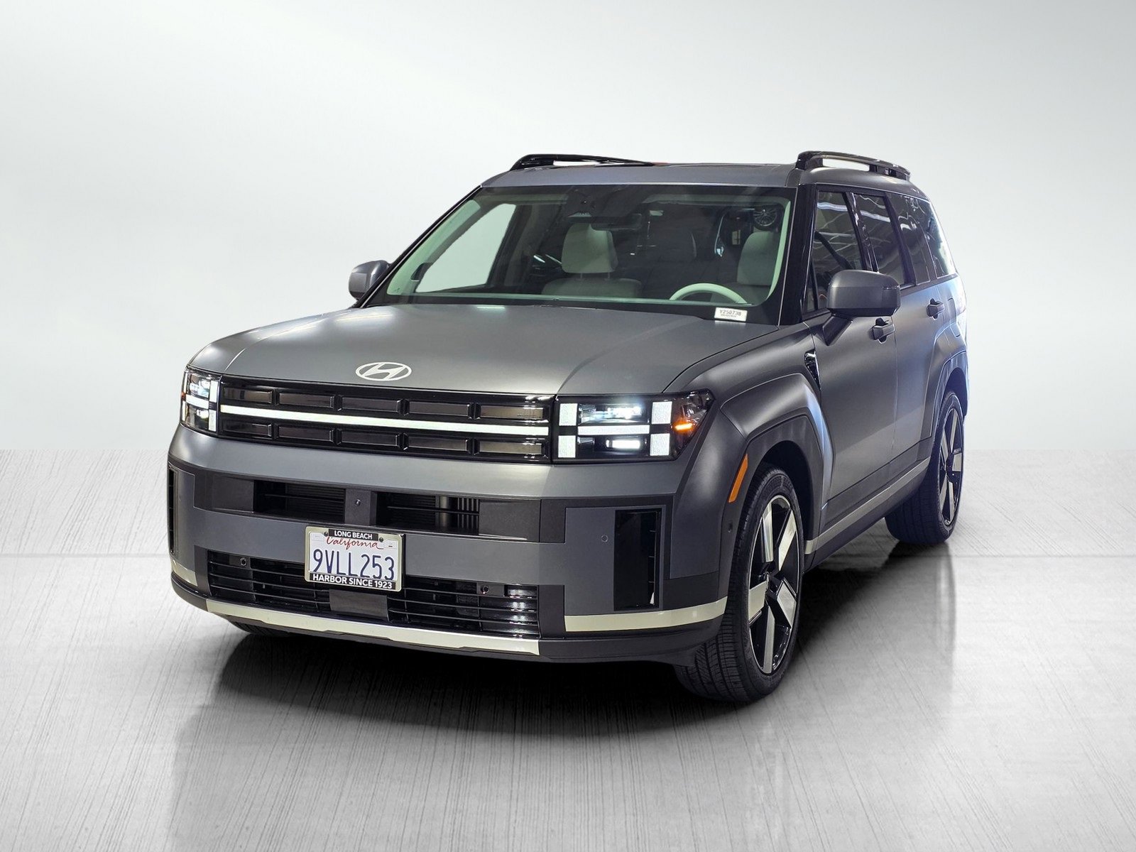 Certified 2025 Hyundai Santa Fe Limited image 3