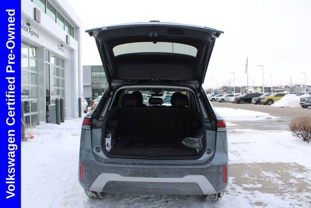 Used 2025 Volkswagen Tiguan SE image 9