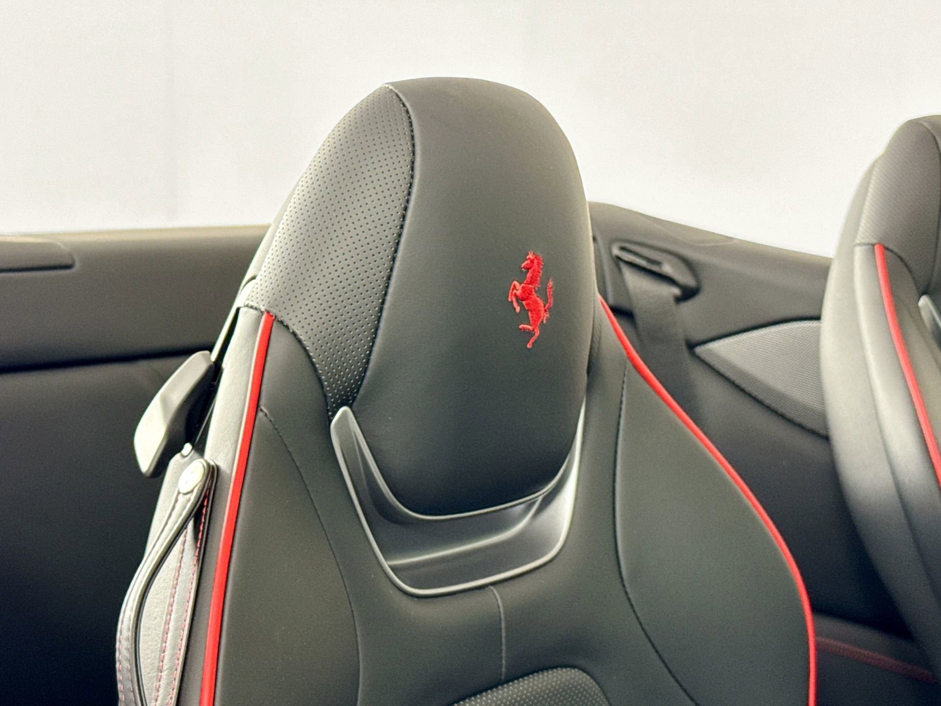 Certified 2022 Ferrari Portofino M RWD image 25