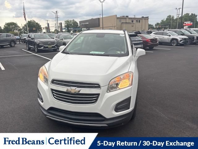 Used 2016 Chevrolet Trax LT w/ LT Sun and Sound Package FWD image 2