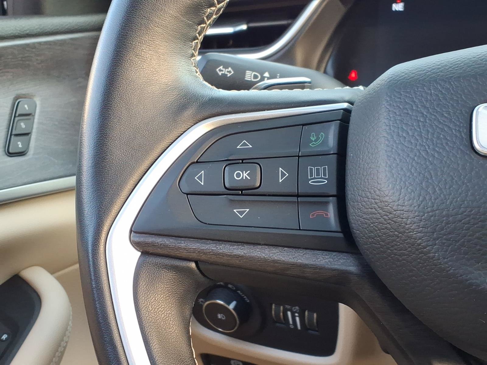 Used 2022 Jeep Grand Cherokee L Limited w/ Luxury Tech Group II AWD/4WD image 30