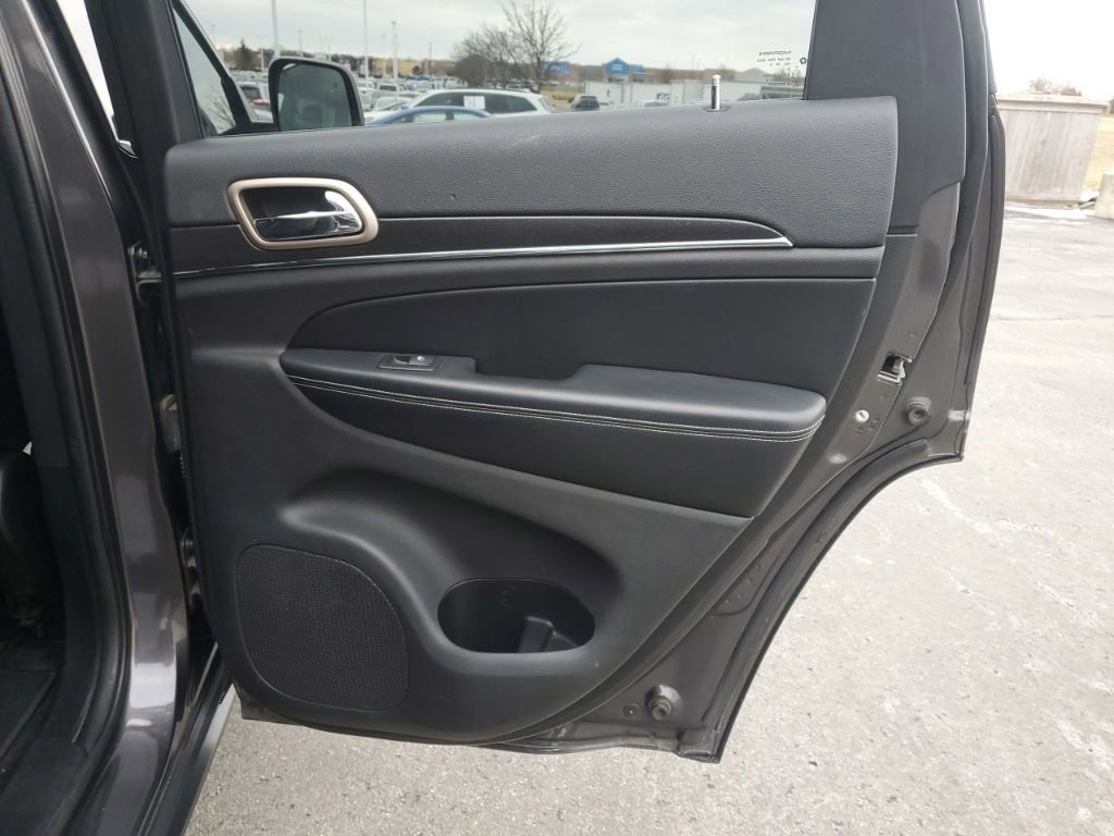 Used 2017 Jeep Grand Cherokee Limited image 29