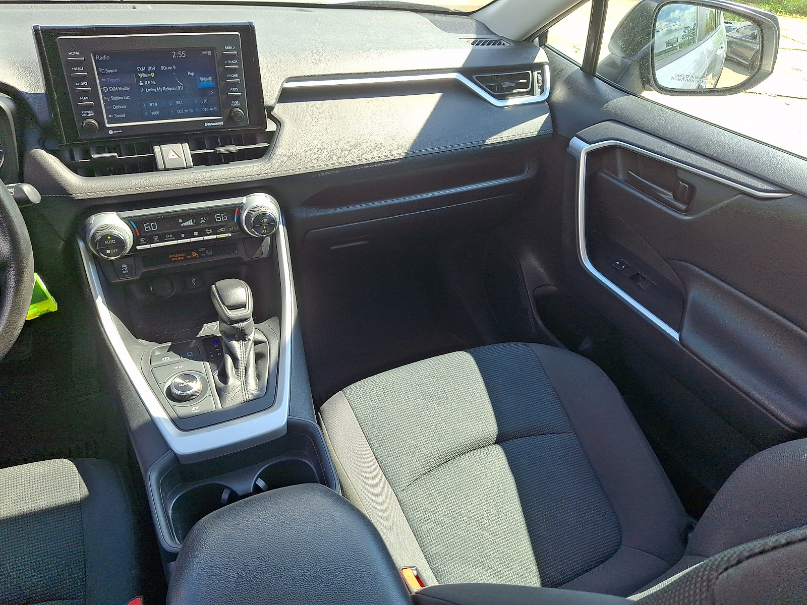 Used 2021 Toyota RAV4 LE image 16