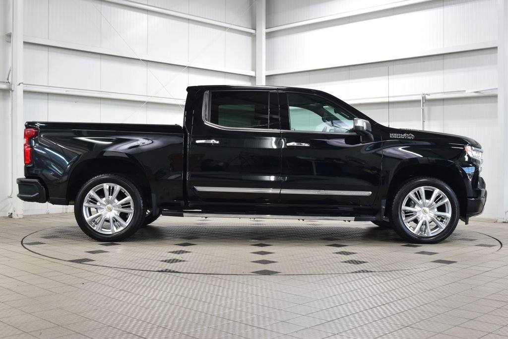 Used 2023 Chevrolet Silverado 1500 High Country w/ High Country Premium Package AWD/4WD image 9
