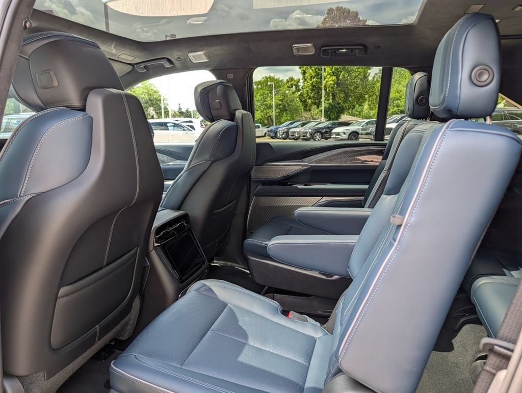 Used 2025 Cadillac Escalade IQ Luxury 2 w/ LPO, Premium Carpet Package AWD/4WD image 27