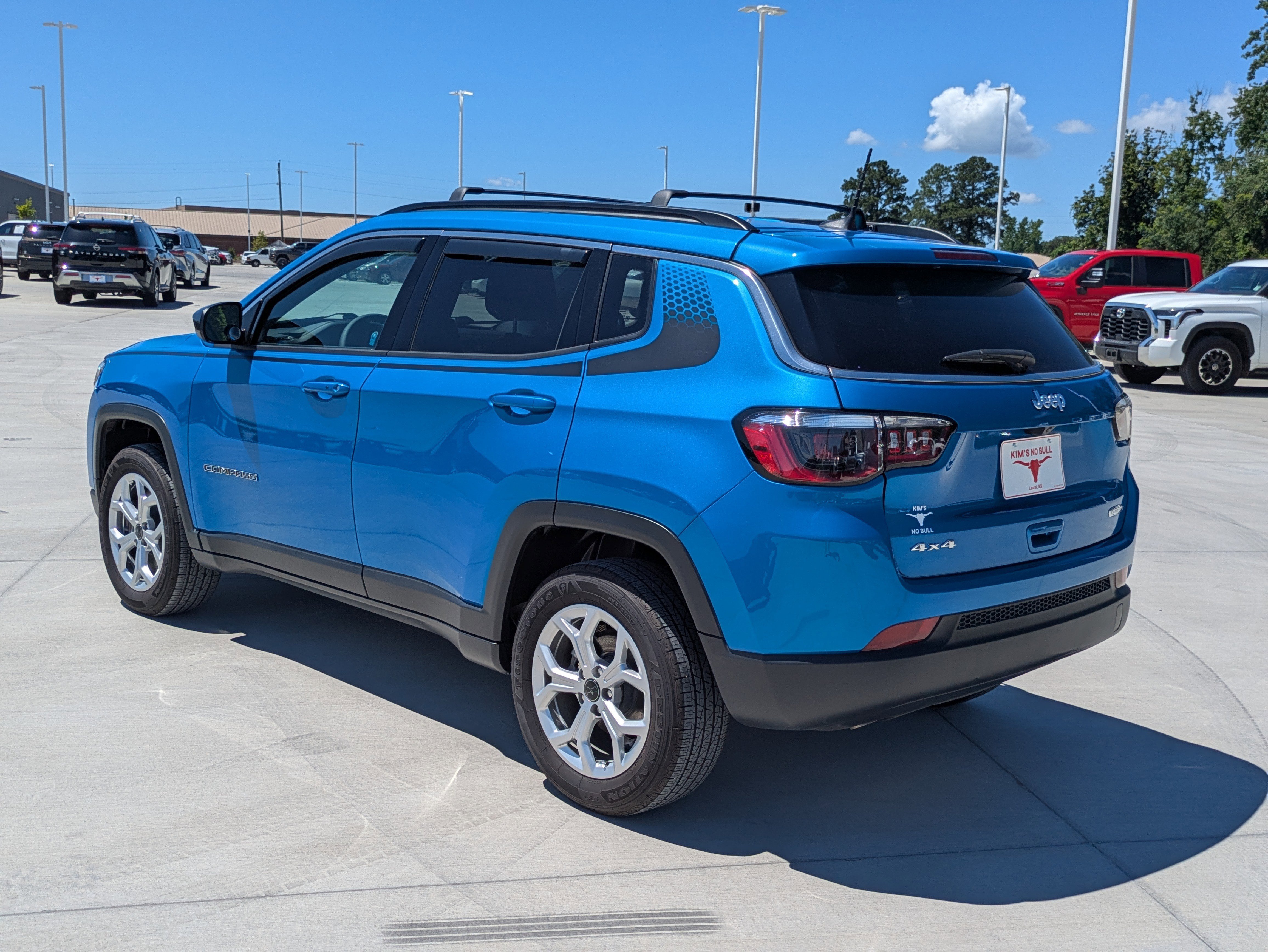 Certified 2025 Jeep Compass Latitude w/ Convenience Group AWD/4WD image 3