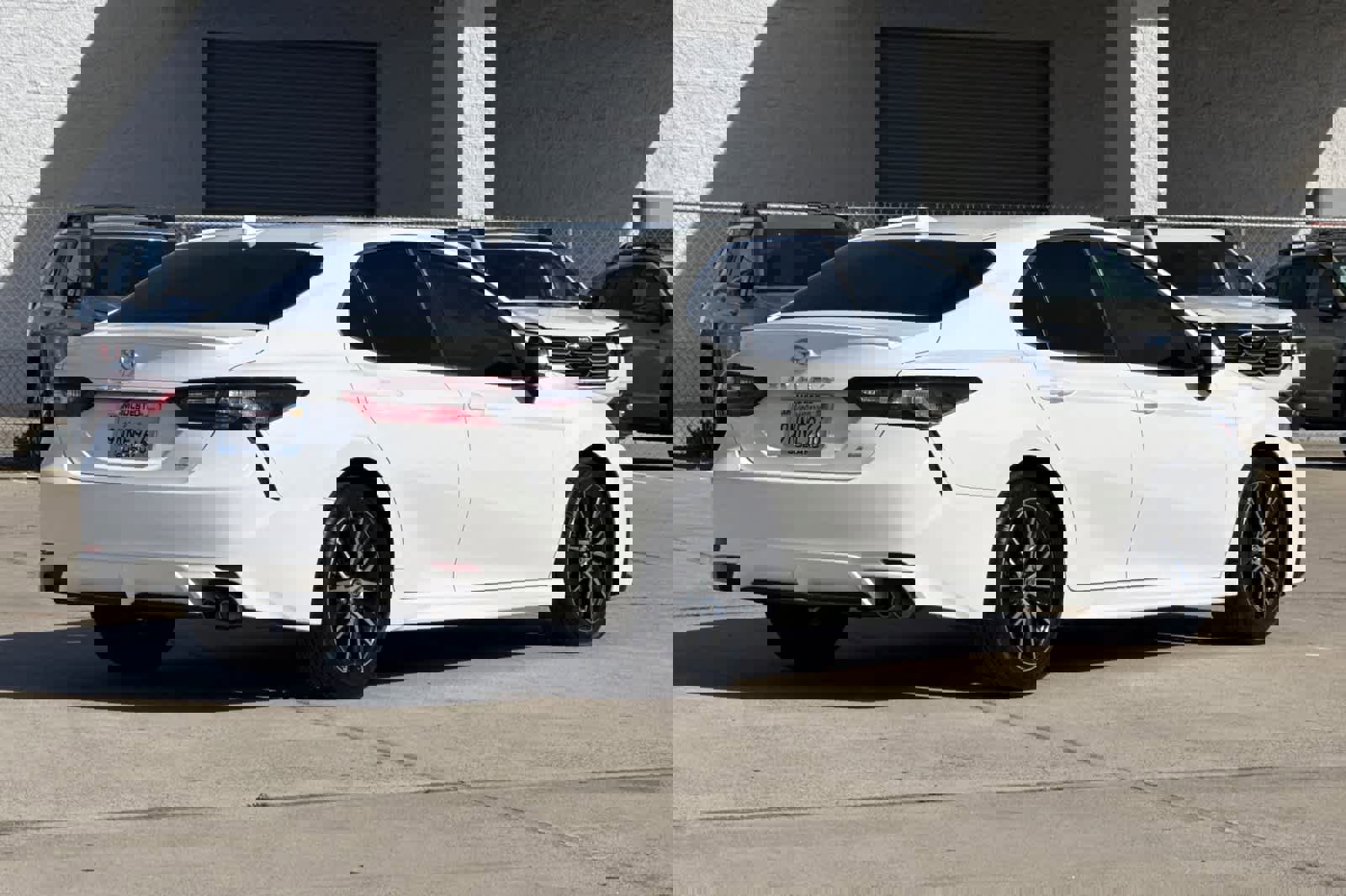 Used 2023 Toyota Camry SE image 3