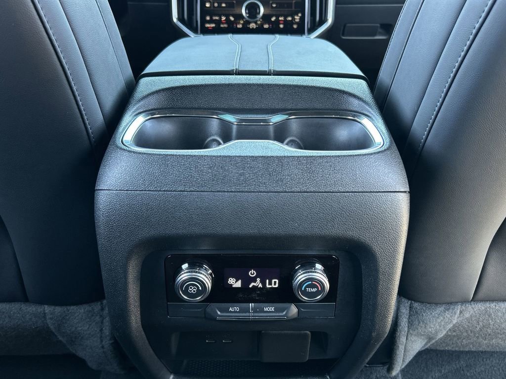 Used 2024 GMC Acadia Elevation FWD image 21