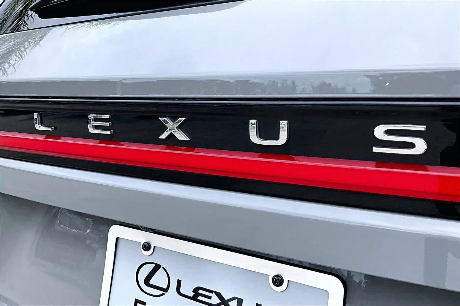 Used 2025 Lexus TX 500h AWD w/ Technology Package image 31