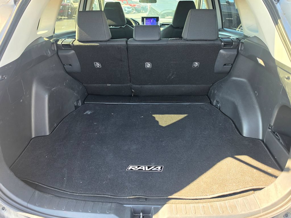 Used 2025 Toyota RAV4 LE AWD/4WD image 7