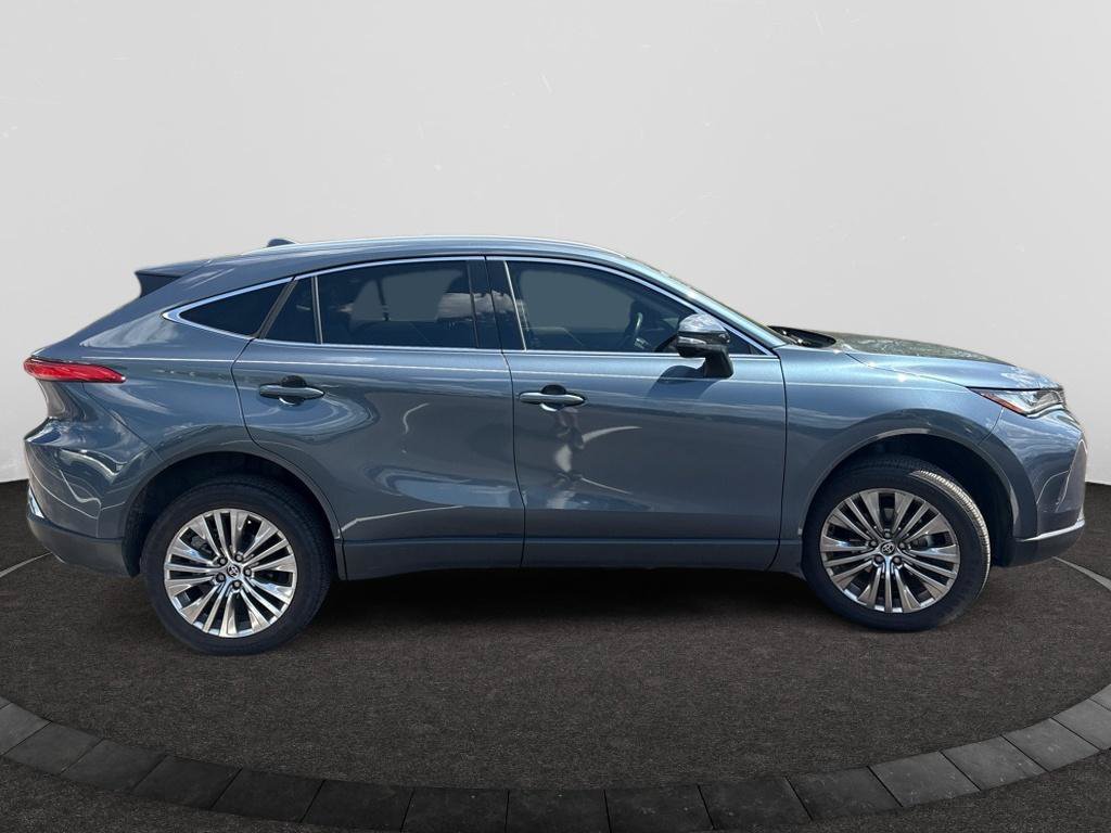 Used 2023 Toyota Venza XLE AWD/4WD image 4