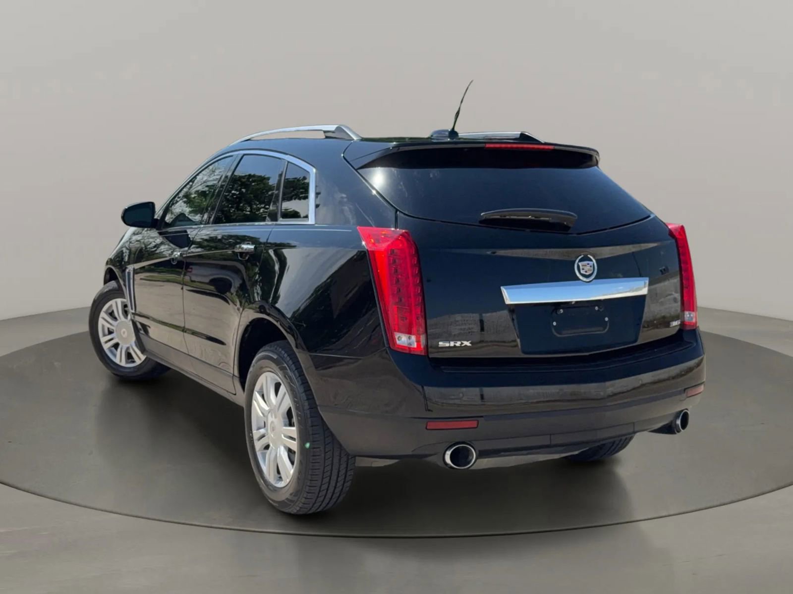 Used 2016 Cadillac SRX Luxury w/ Driver Awareness Package FWD image 3