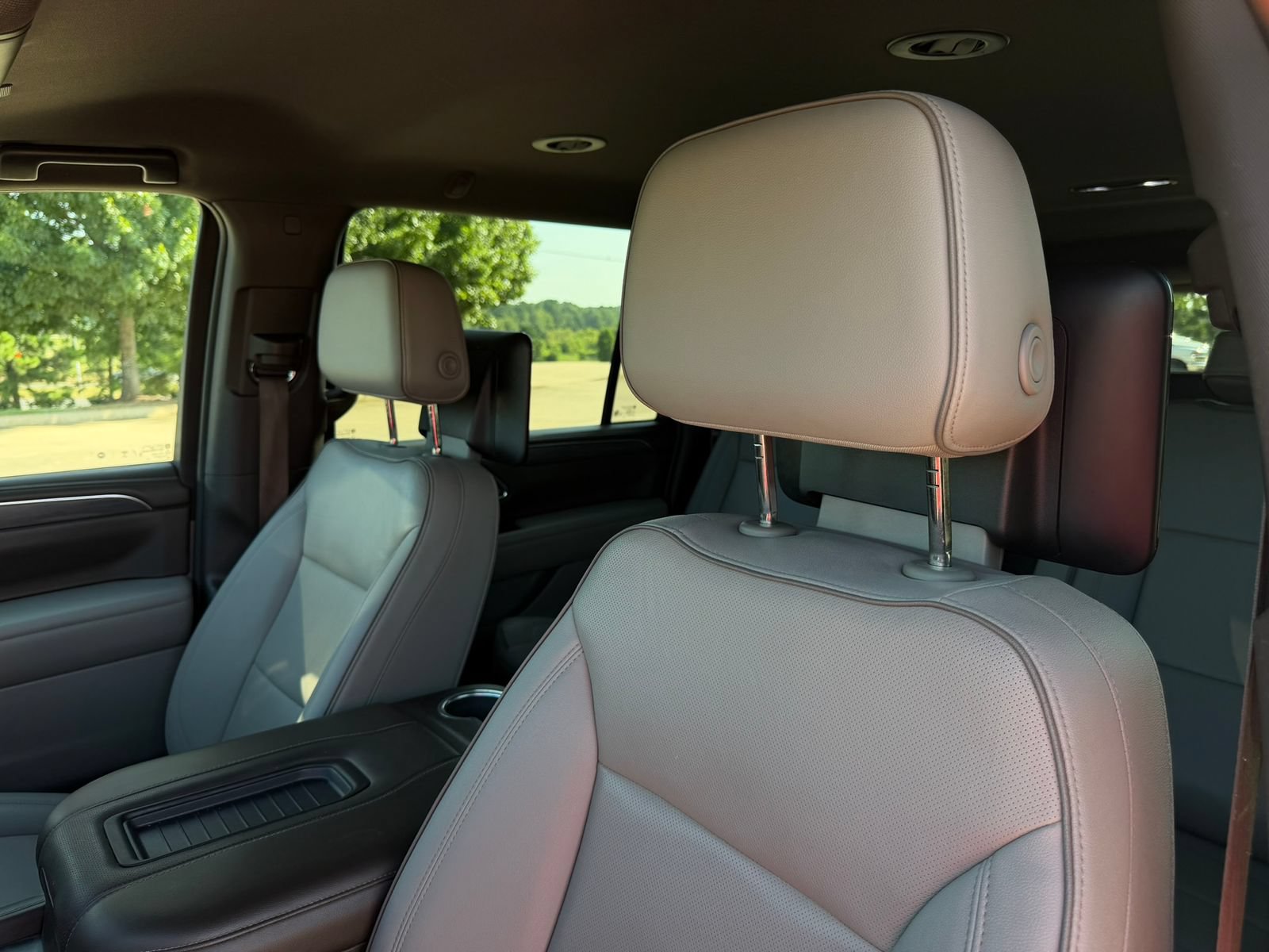 Used 2023 GMC Yukon XL SLT w/ SLT Luxury Package RWD image 12
