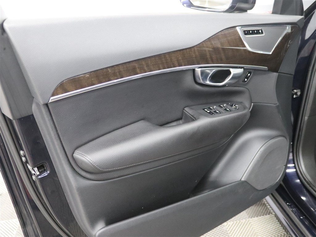 Used 2019 Volvo XC90 T6 Momentum w/ Advanced Package AWD/4WD image 16