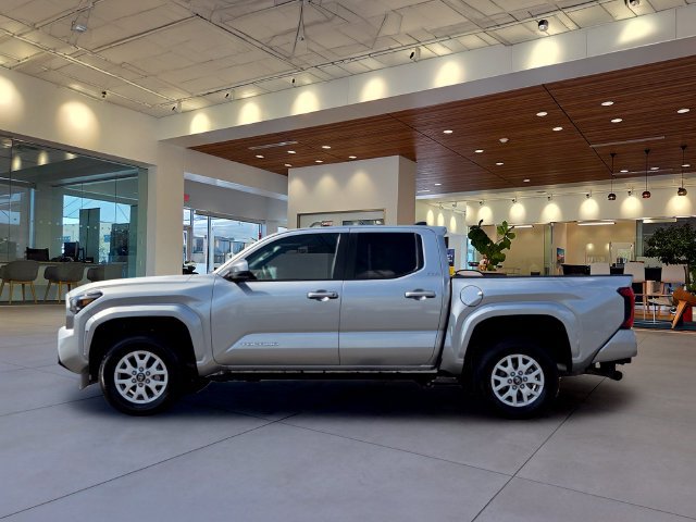 Used 2025 Toyota Tacoma SR5 AWD/4WD image 2