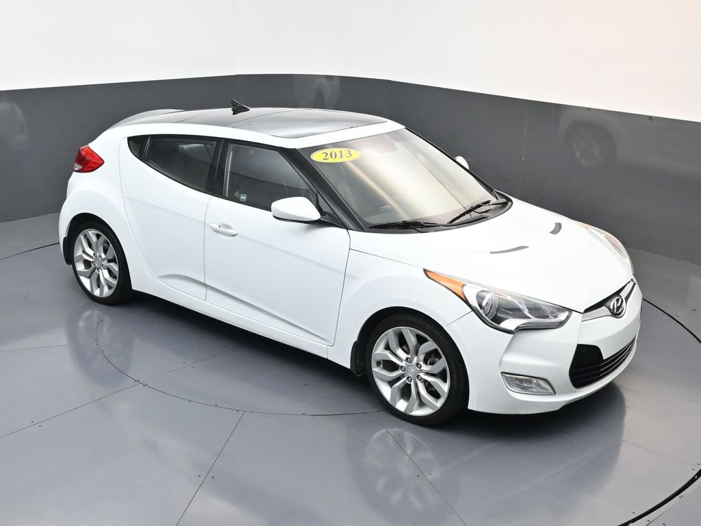Used 2013 Hyundai Veloster w/ Style Pkg image 19