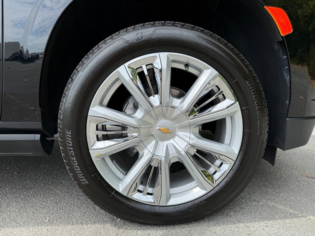 Certified 2024 Chevrolet Suburban High Country w/ Premium Package 2 AWD/4WD image 16