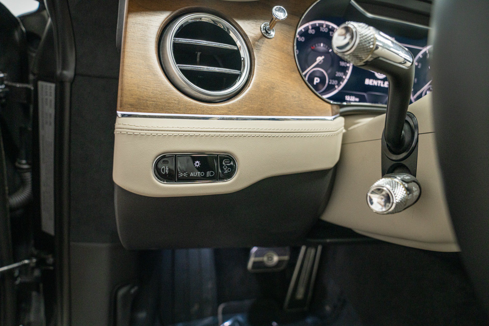 Used 2024 Bentley Continental GT V8 AWD/4WD image 29
