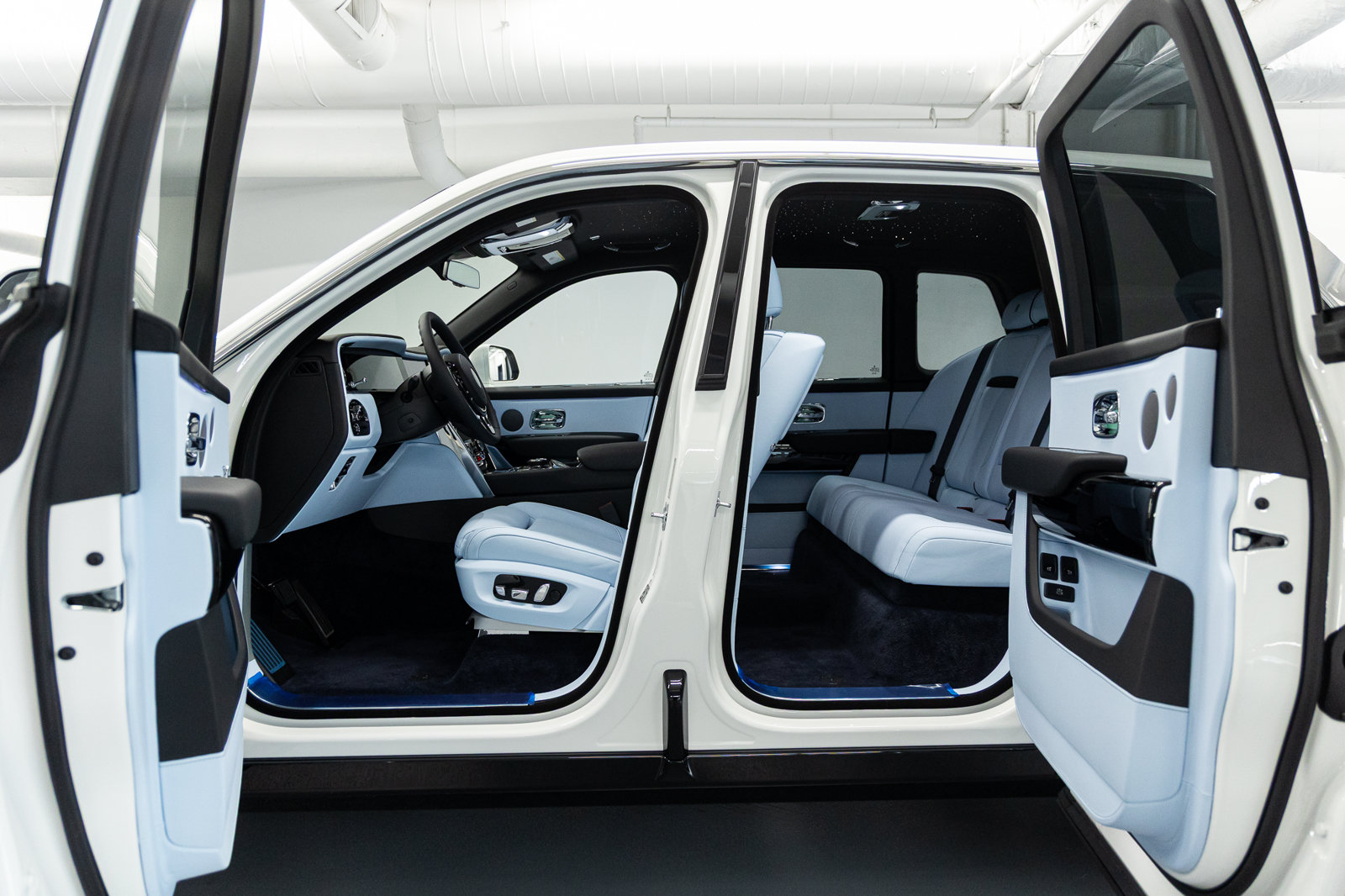 New 2026 Rolls-Royce Cullinan AWD/4WD image 30