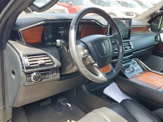 Used 2019 Lincoln Navigator Reserve AWD/4WD image 16