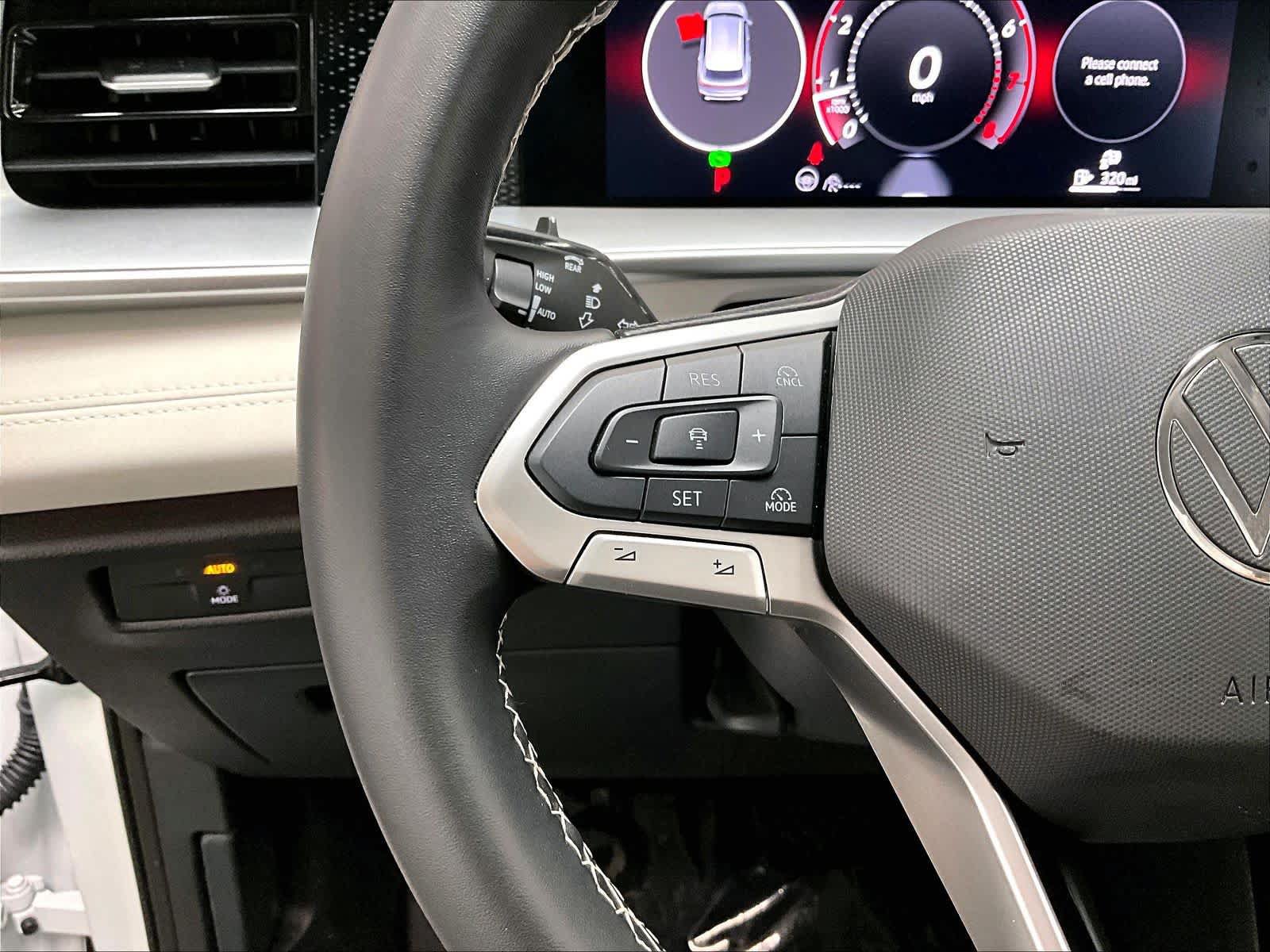 Certified 2025 Volkswagen Tiguan SE FWD image 21