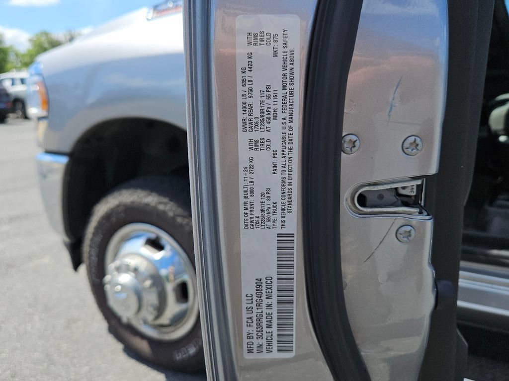 Used 2024 RAM 3500 Tradesman w/ Chrome Appearance Group AWD/4WD image 15