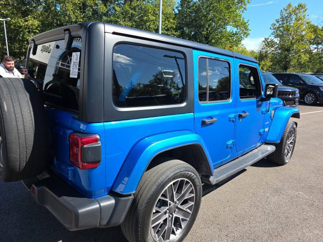 Used 2023 Jeep Wrangler Unlimited Sahara w/ Cold Weather Group AWD/4WD image 6