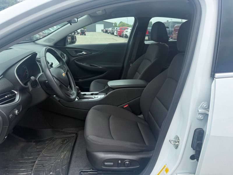 Used 2022 Chevrolet Malibu RS FWD image 3