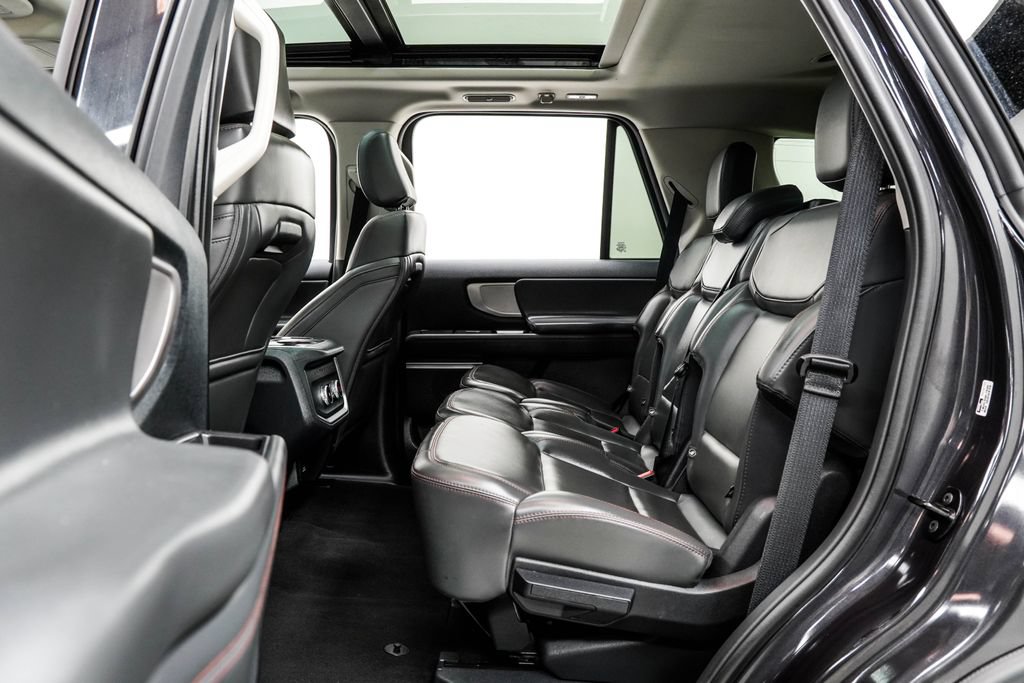 Used 2025 Ford Expedition Active AWD/4WD image 18