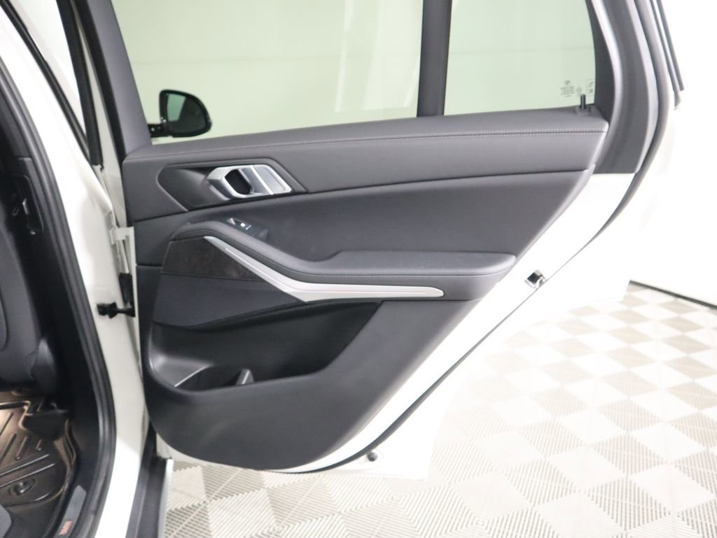 Used 2022 BMW X5 sDrive40i w/ Parking Assistance Package image 28