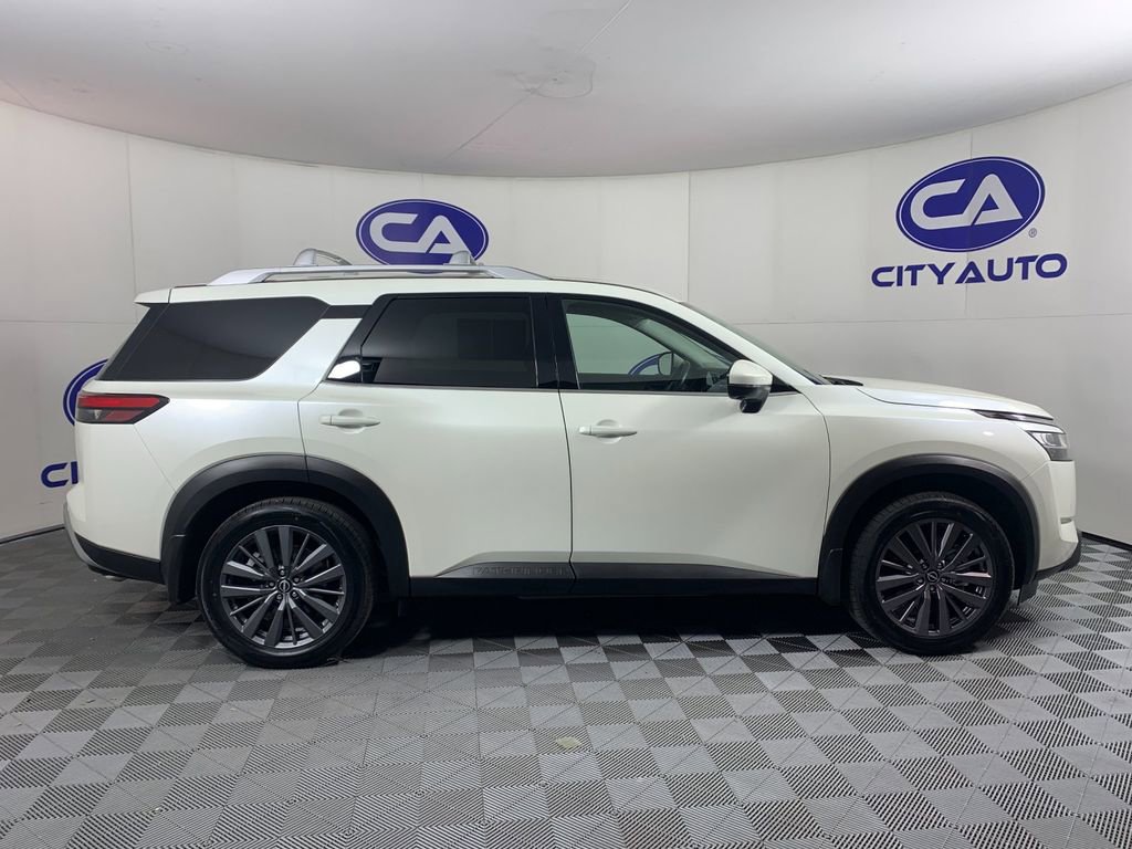 Used 2023 Nissan Pathfinder SL w/ SL Premium Package FWD image 2