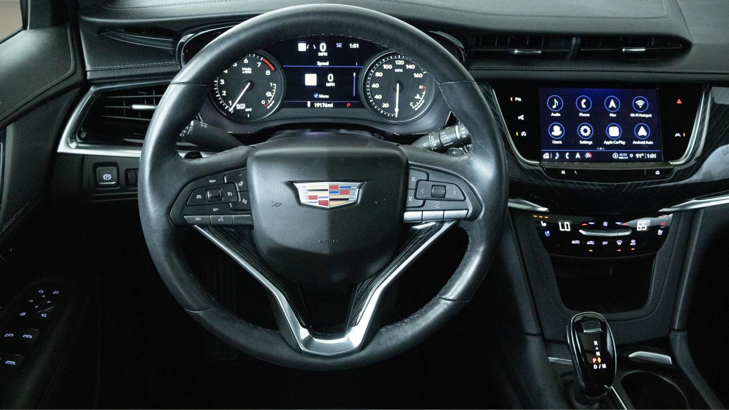 Used 2023 Cadillac XT6 Premium Luxury w/ Technology Package FWD image 11