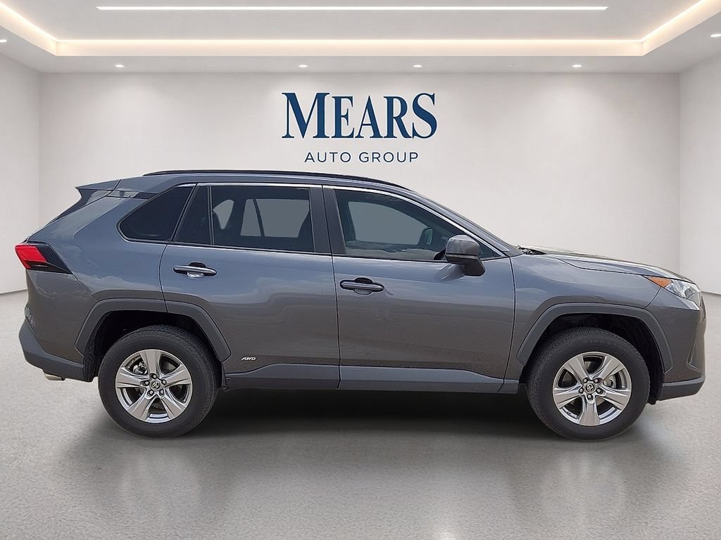 Used 2022 Toyota RAV4 LE AWD/4WD image 6