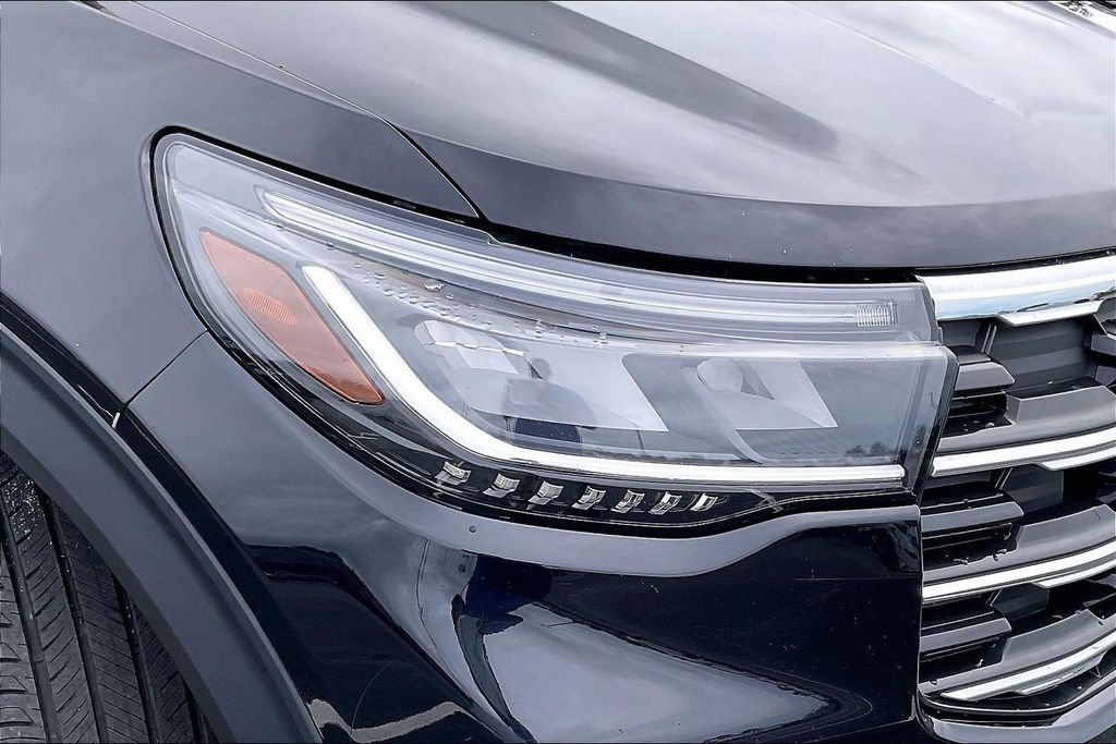 Certified 2025 Ford Explorer Active AWD/4WD image 30