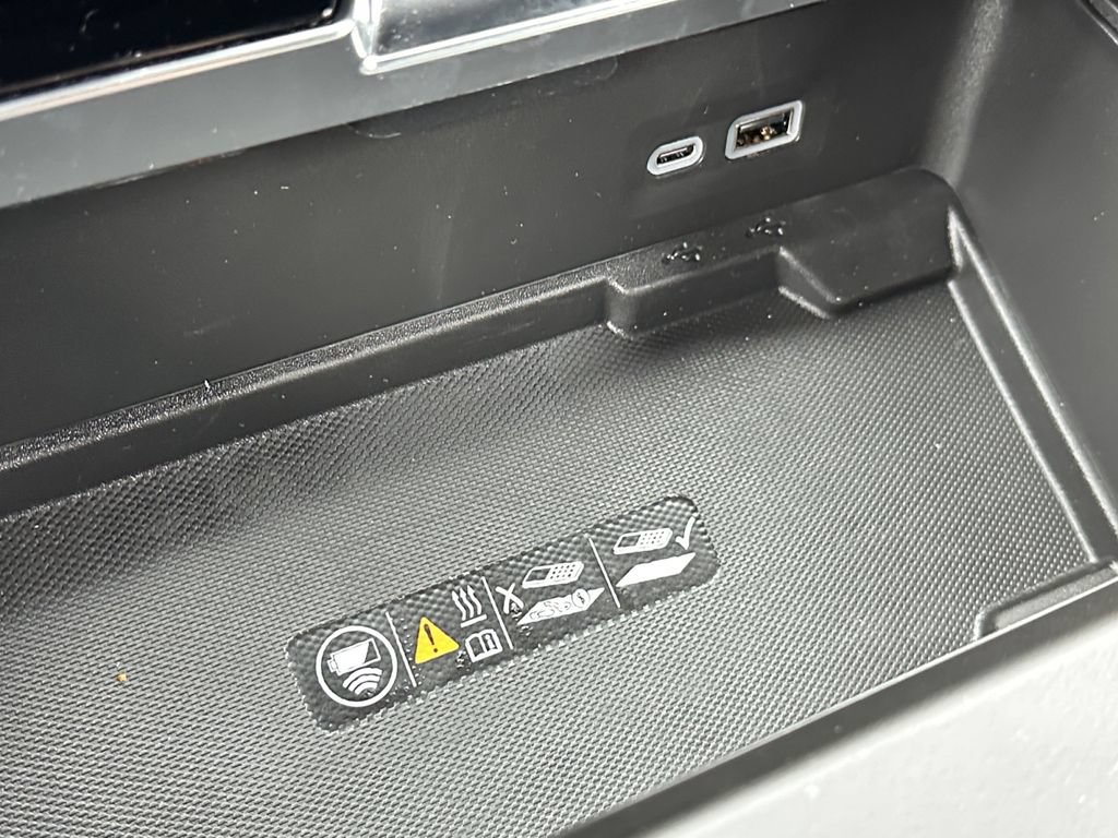 New 2026 GMC Yukon AT4 Ultimate w/ LPO, Floor Liner Package AWD/4WD image 35