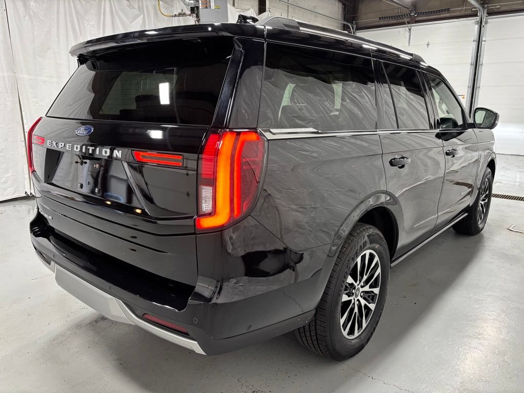 Used 2025 Ford Expedition Platinum AWD/4WD image 7