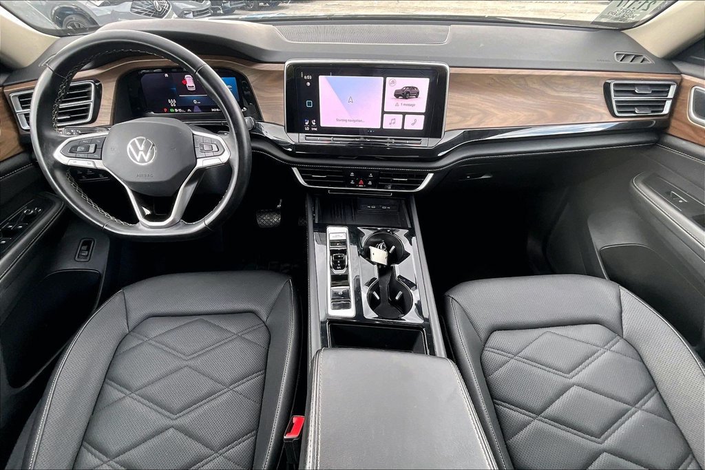 Used 2025 Volkswagen Atlas SE FWD image 16