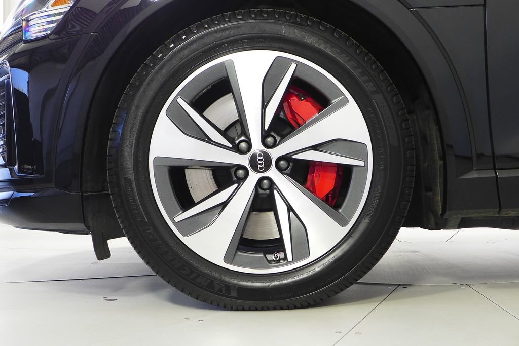 Used 2024 Audi Q8 e-tron Premium AWD/4WD image 5