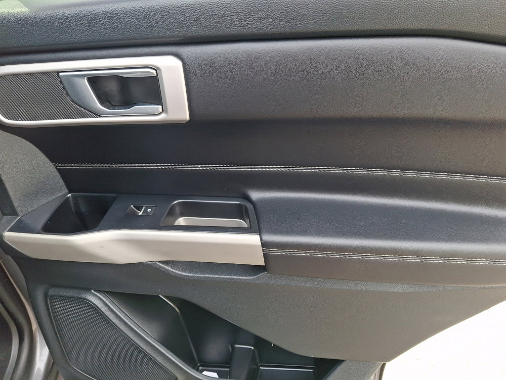 Used 2022 Ford Explorer XLT image 14