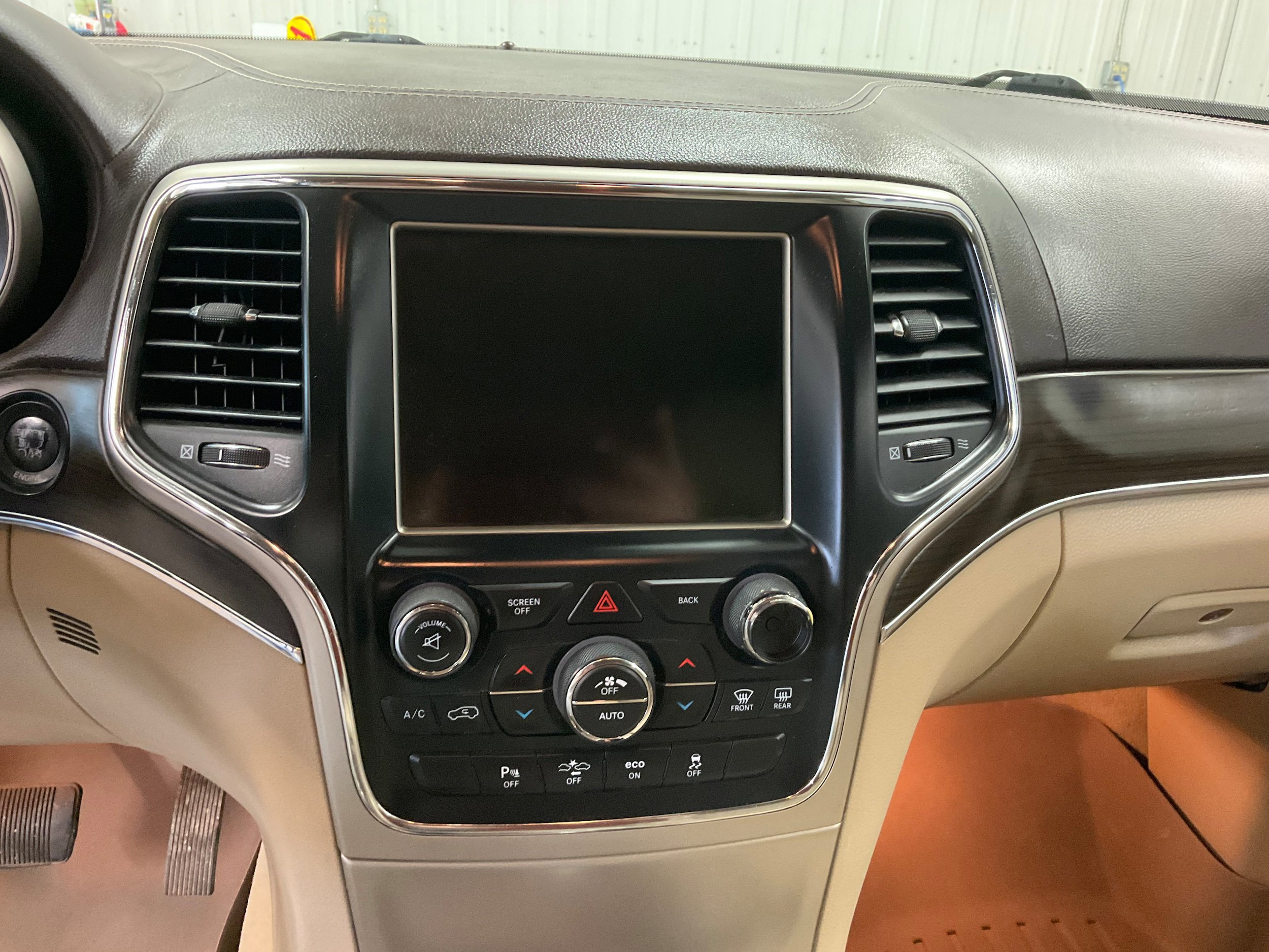 Used 2014 Jeep Grand Cherokee Overland w/ Advanced Technology Group AWD/4WD image 17