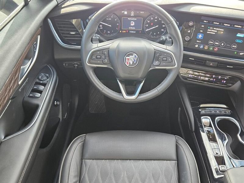 Used 2021 Buick Envision Avenir w/ Technology Package II image 9