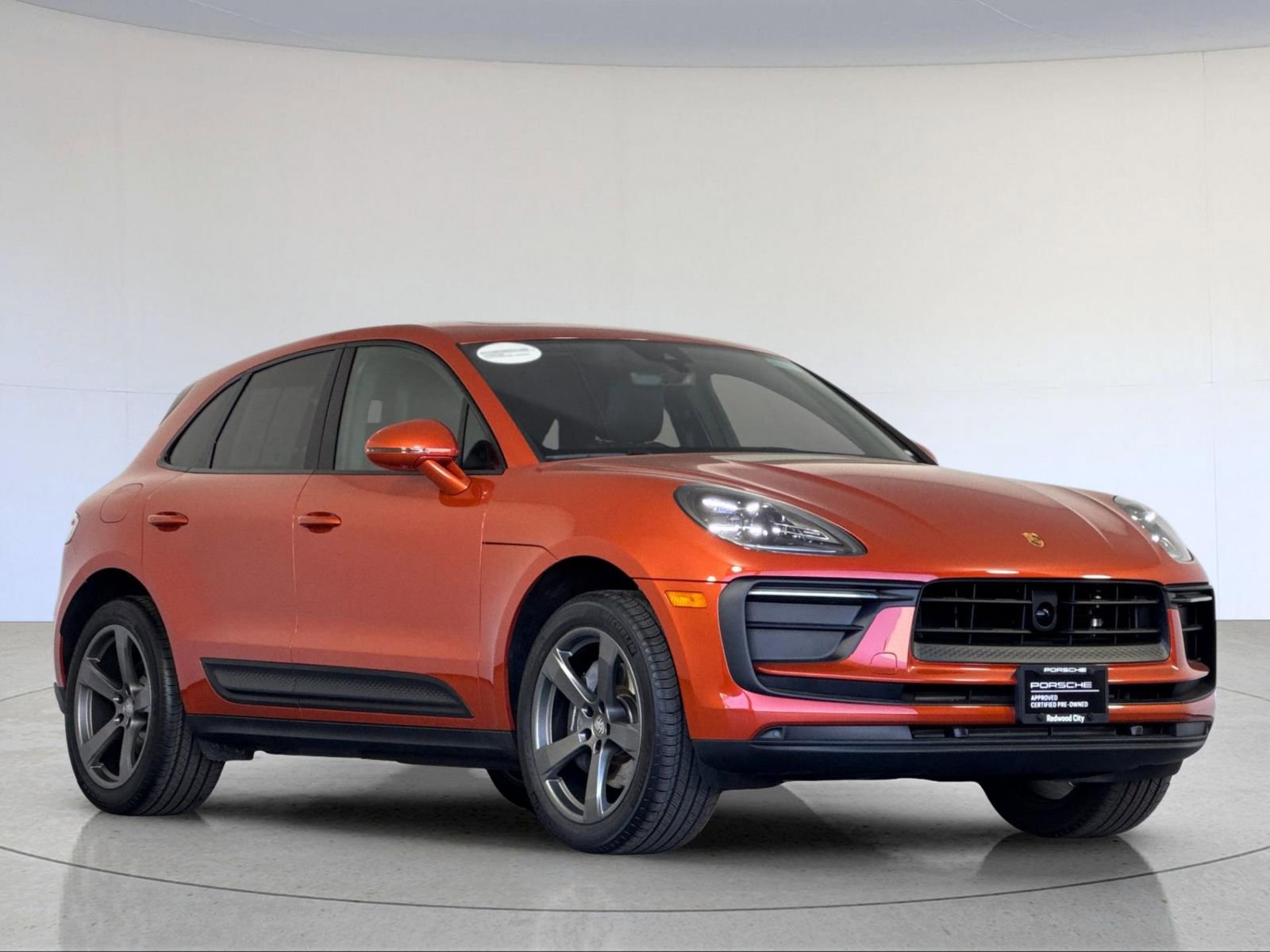 Certified 2025 Porsche Macan image 10