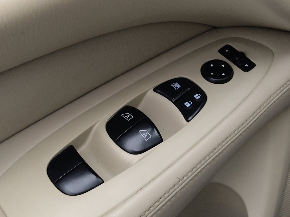 Used 2017 Nissan Pathfinder Platinum image 27