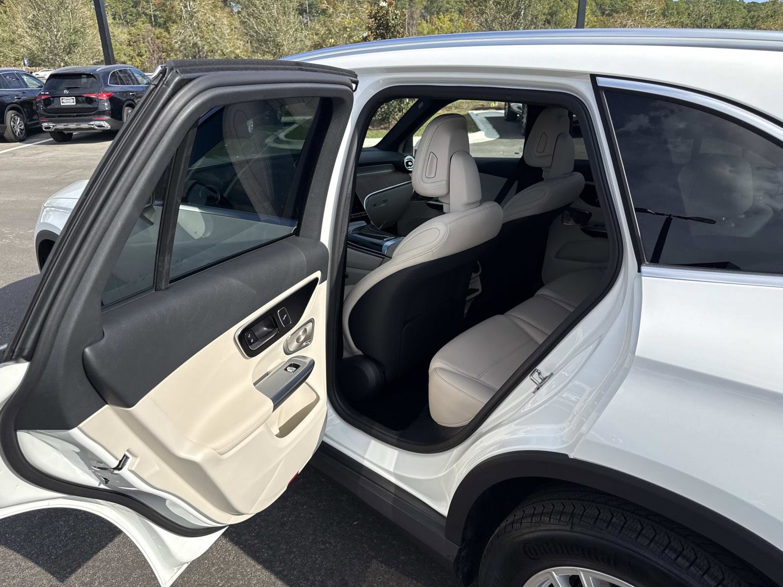 Used 2025 Mercedes-Benz GLC 300 image 14